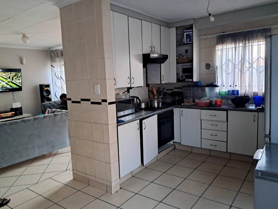 3 Bedroom Property for Sale in Rosslyn Gauteng