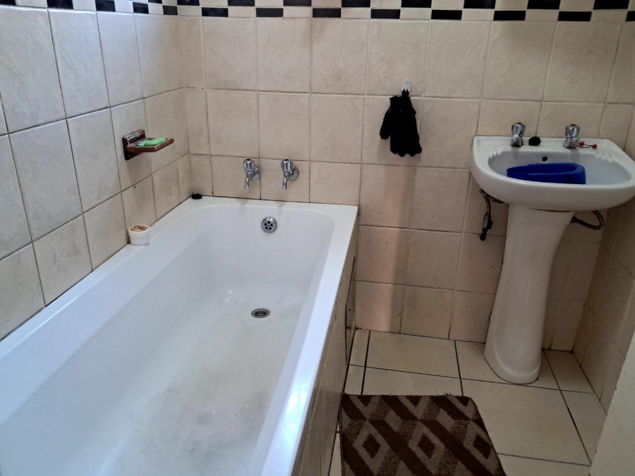 3 Bedroom Property for Sale in Rosslyn Gauteng