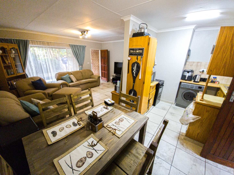 To Let 2 Bedroom Property for Rent in La Montagne Gauteng