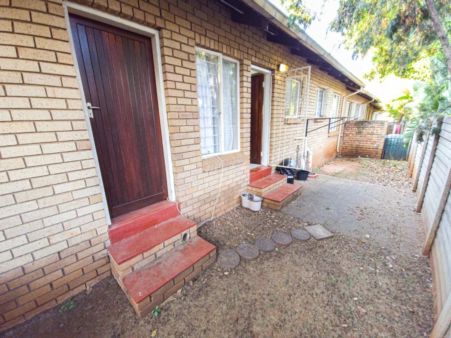 To Let 2 Bedroom Property for Rent in La Montagne Gauteng