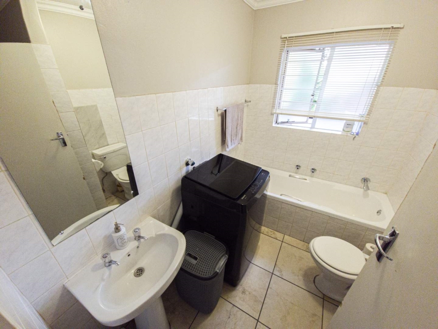 To Let 2 Bedroom Property for Rent in La Montagne Gauteng