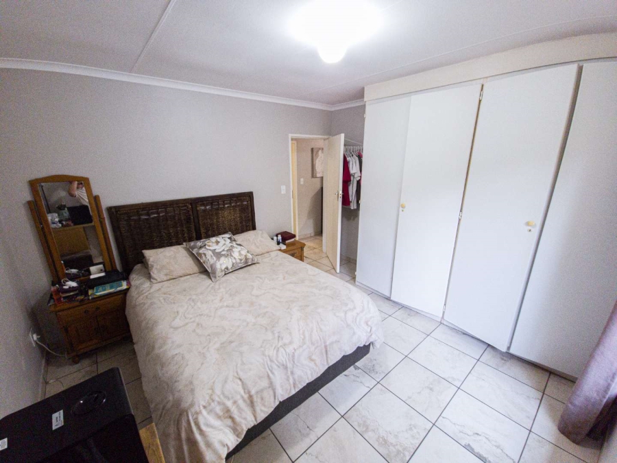 To Let 2 Bedroom Property for Rent in La Montagne Gauteng