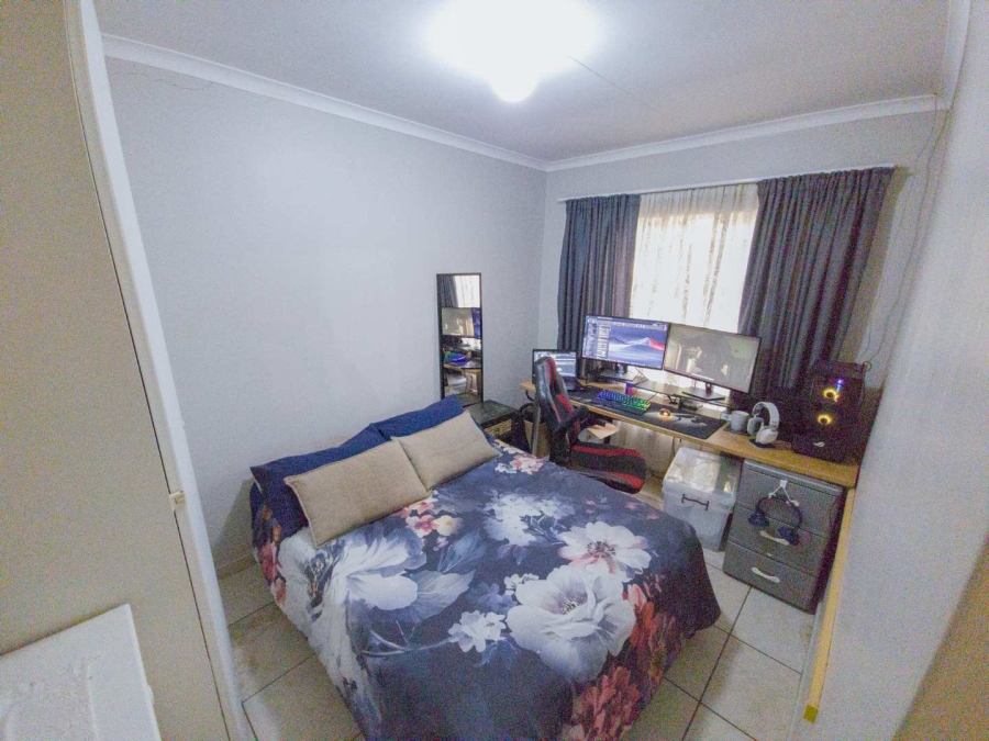To Let 2 Bedroom Property for Rent in La Montagne Gauteng