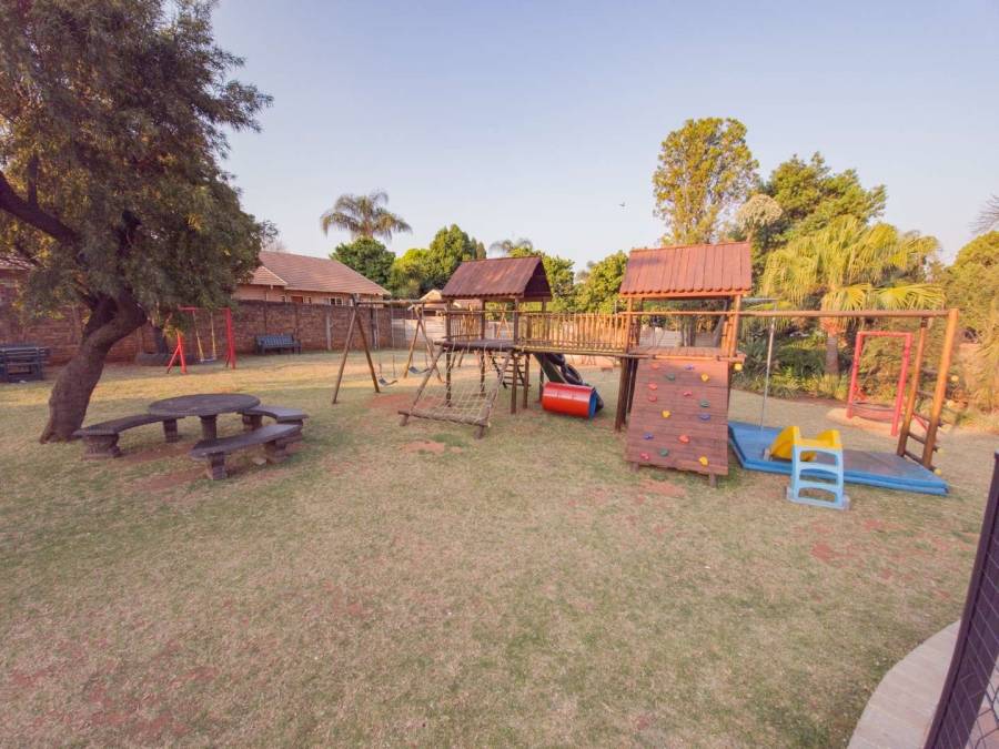 To Let 2 Bedroom Property for Rent in La Montagne Gauteng