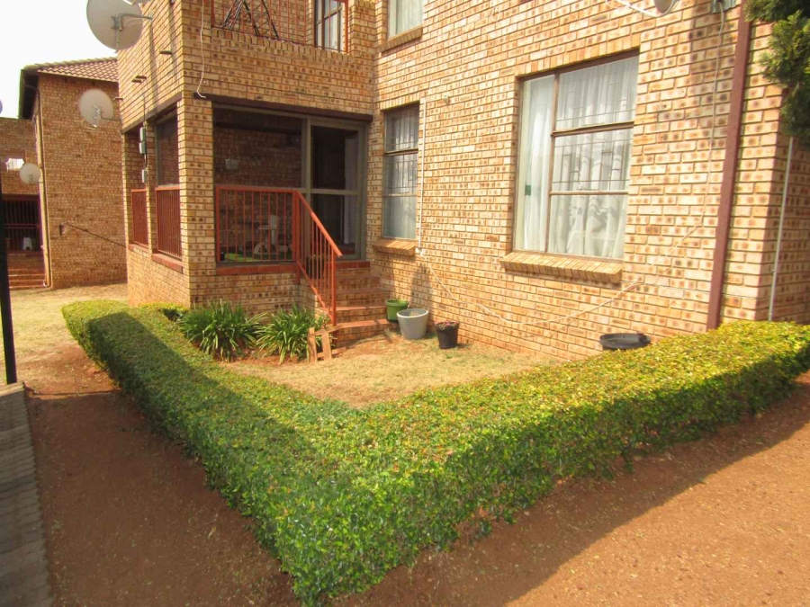 2 Bedroom Property for Sale in Amorosa Gauteng