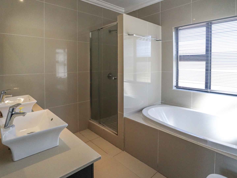 3 Bedroom Property for Sale in Beverley Gauteng