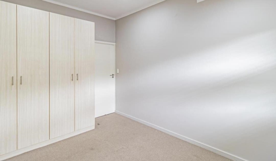 To Let 2 Bedroom Property for Rent in Sandhurst Gauteng