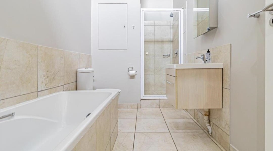 To Let 2 Bedroom Property for Rent in Sandhurst Gauteng