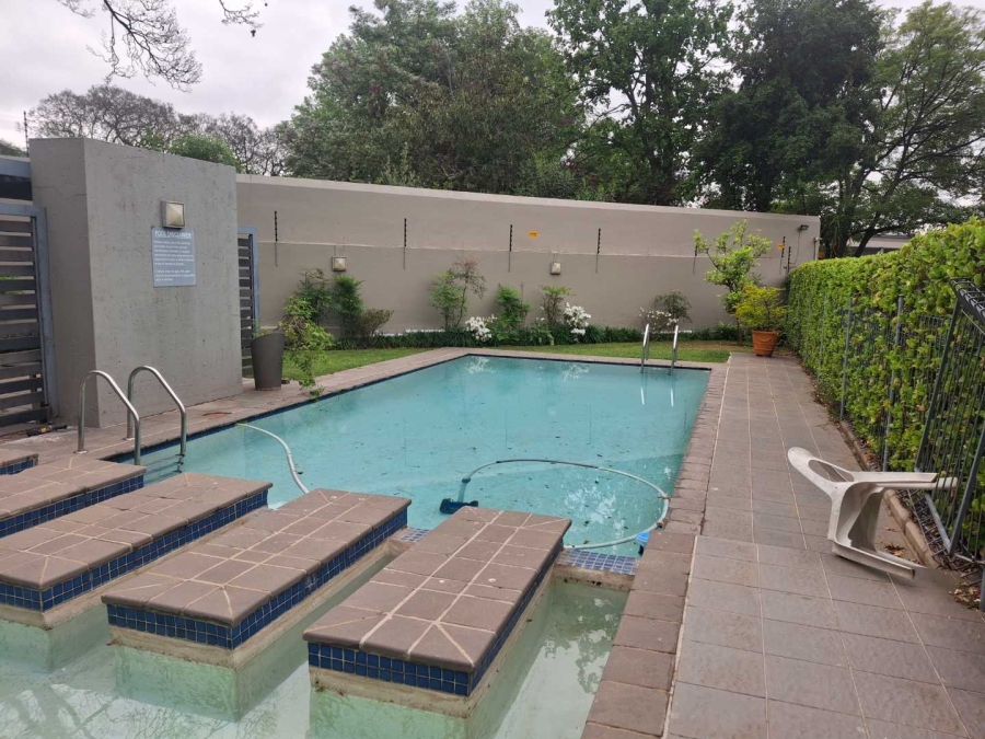 To Let 2 Bedroom Property for Rent in Sandhurst Gauteng