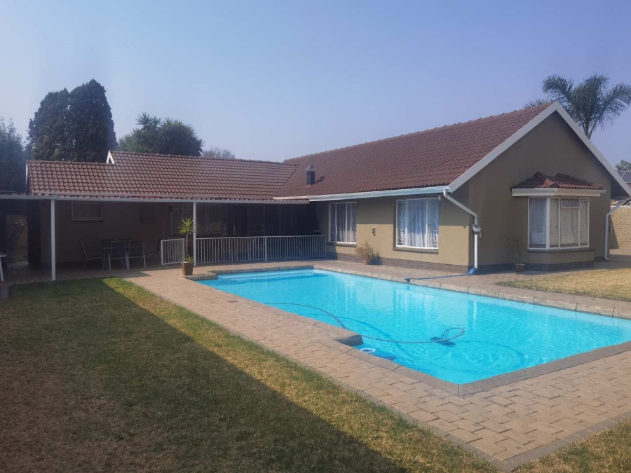 3 Bedroom Property for Sale in Edleen Gauteng