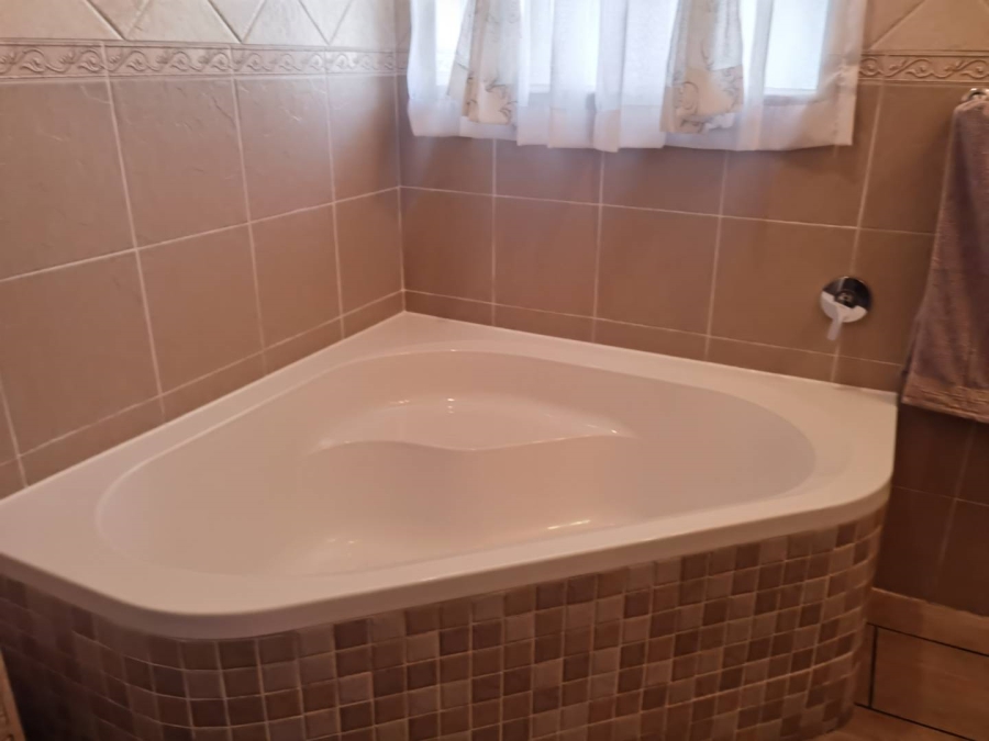 3 Bedroom Property for Sale in Edleen Gauteng