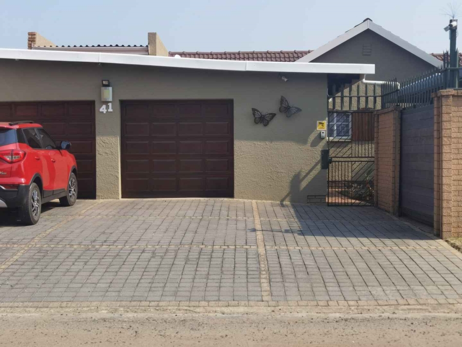 3 Bedroom Property for Sale in Edleen Gauteng