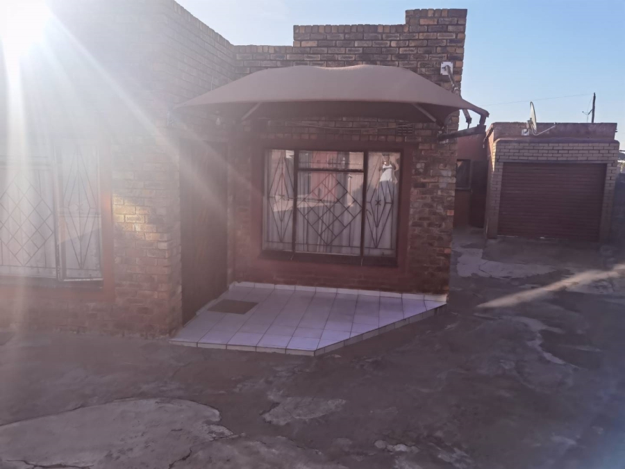 8 Bedroom Property for Sale in Tembisa Ext 4 Gauteng
