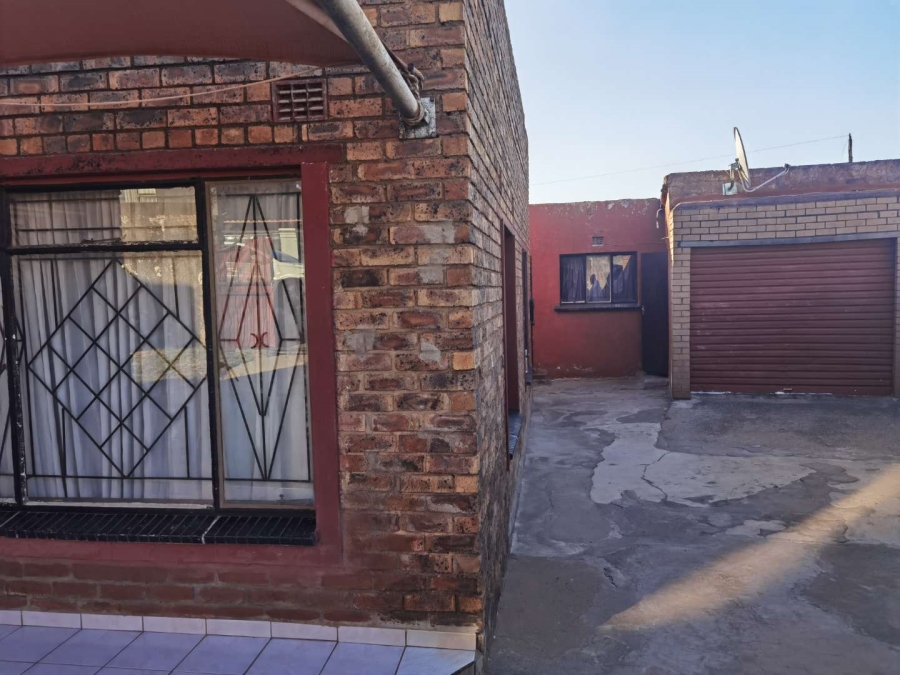 8 Bedroom Property for Sale in Tembisa Ext 4 Gauteng