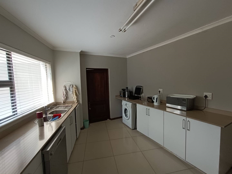 6 Bedroom Property for Sale in Midfield Estate Gauteng