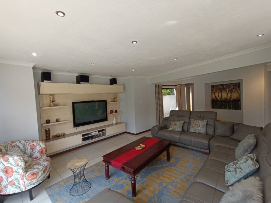6 Bedroom Property for Sale in Midfield Estate Gauteng