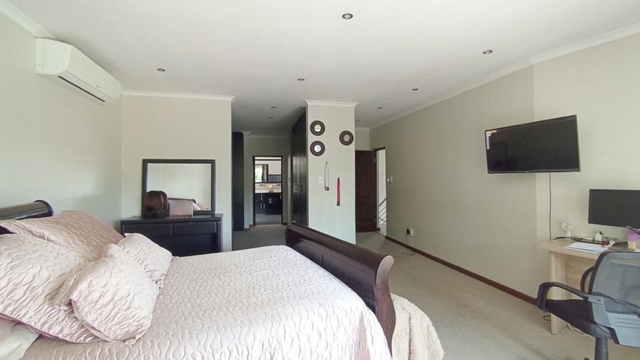 6 Bedroom Property for Sale in Midfield Estate Gauteng