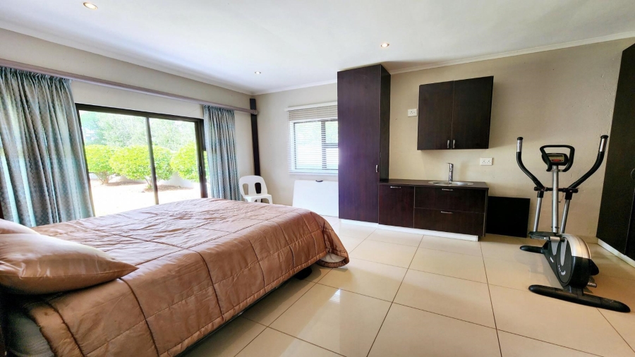 6 Bedroom Property for Sale in Midfield Estate Gauteng