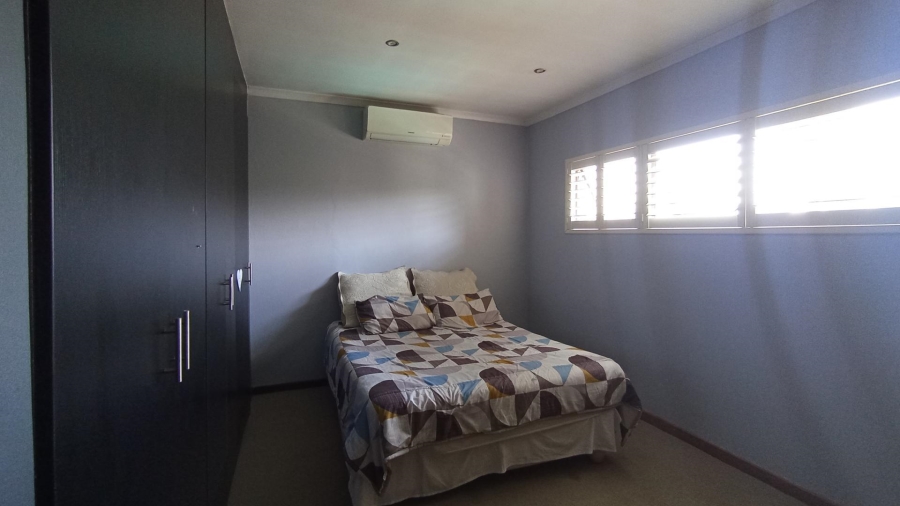 6 Bedroom Property for Sale in Midfield Estate Gauteng