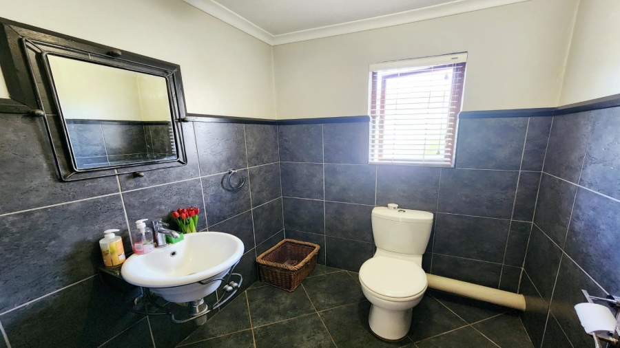 6 Bedroom Property for Sale in Midfield Estate Gauteng