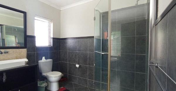 6 Bedroom Property for Sale in Midfield Estate Gauteng