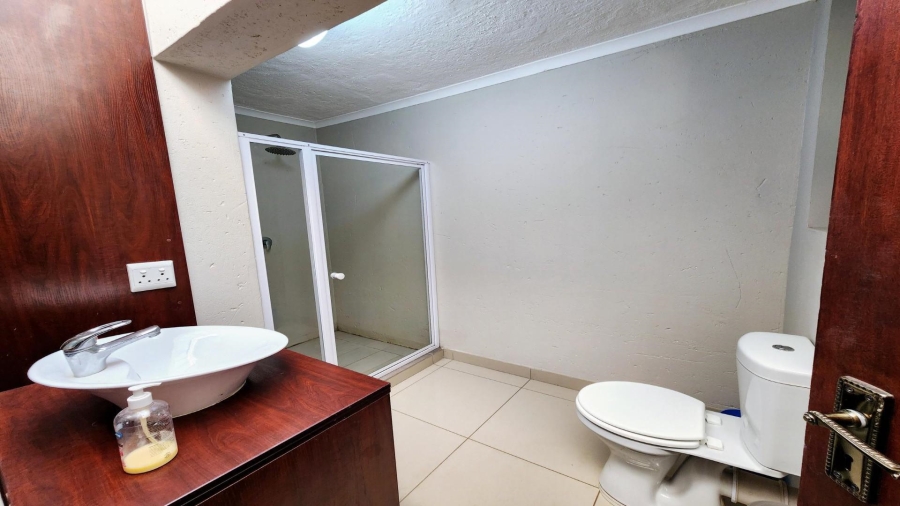 6 Bedroom Property for Sale in Midfield Estate Gauteng