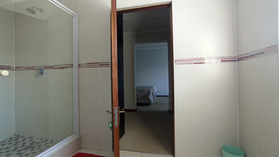 6 Bedroom Property for Sale in Midfield Estate Gauteng