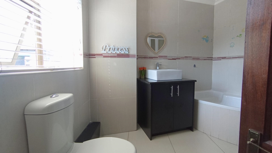 6 Bedroom Property for Sale in Midfield Estate Gauteng