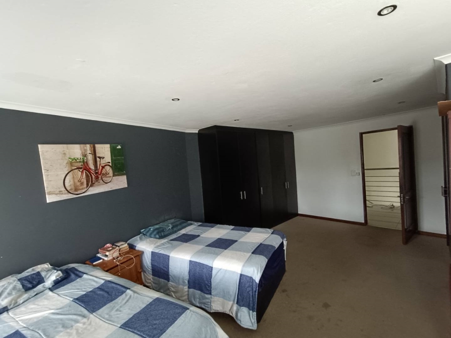 6 Bedroom Property for Sale in Midfield Estate Gauteng