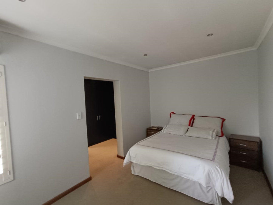 6 Bedroom Property for Sale in Midfield Estate Gauteng