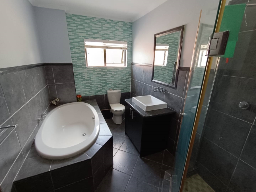 6 Bedroom Property for Sale in Midfield Estate Gauteng