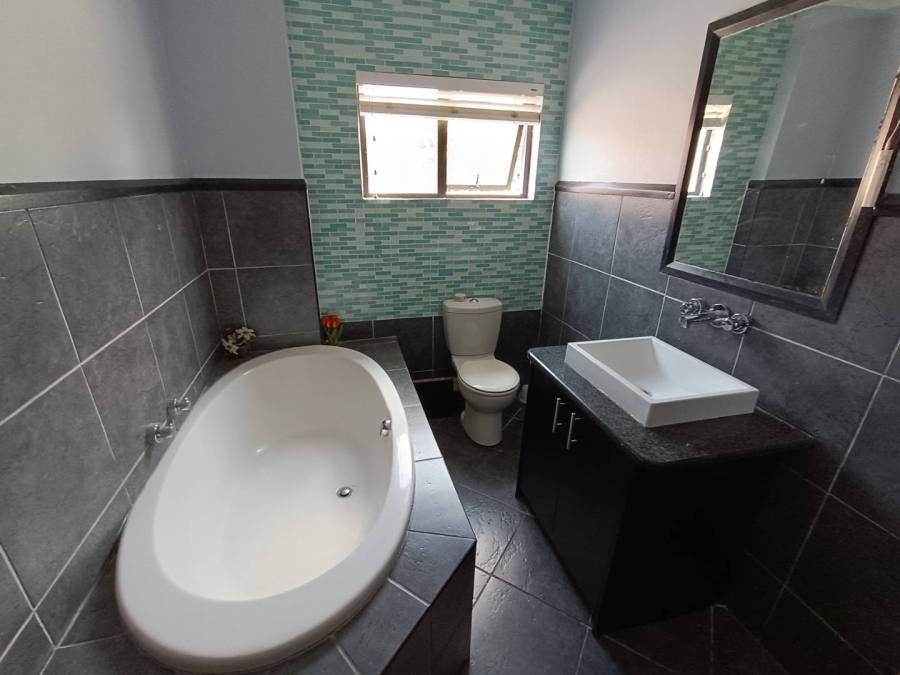 6 Bedroom Property for Sale in Midfield Estate Gauteng