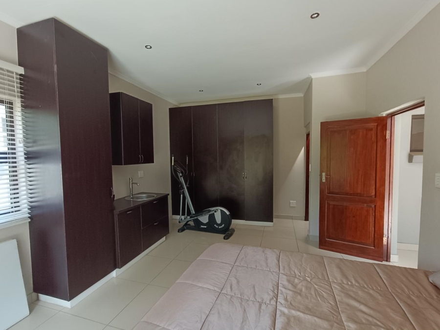6 Bedroom Property for Sale in Midfield Estate Gauteng