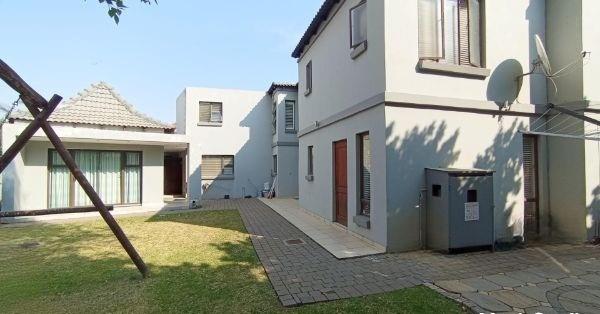 6 Bedroom Property for Sale in Midfield Estate Gauteng