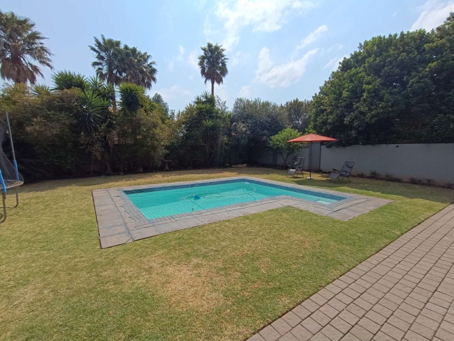 6 Bedroom Property for Sale in Midfield Estate Gauteng
