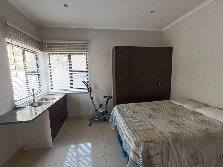 6 Bedroom Property for Sale in Midfield Estate Gauteng