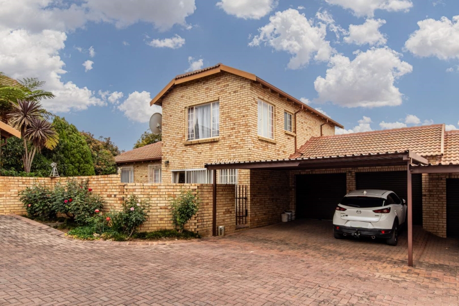 3 Bedroom Property for Sale in Wilgeheuwel Gauteng