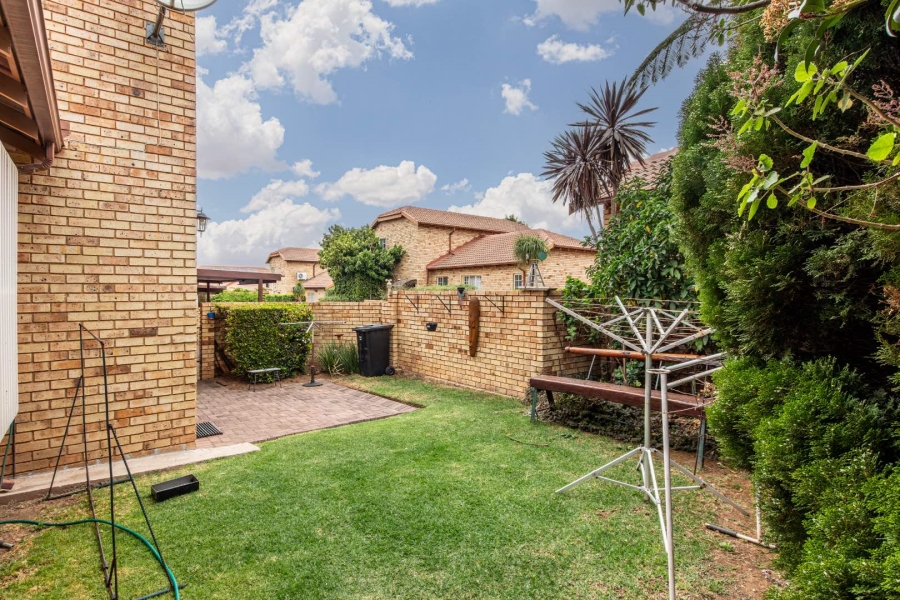 3 Bedroom Property for Sale in Wilgeheuwel Gauteng
