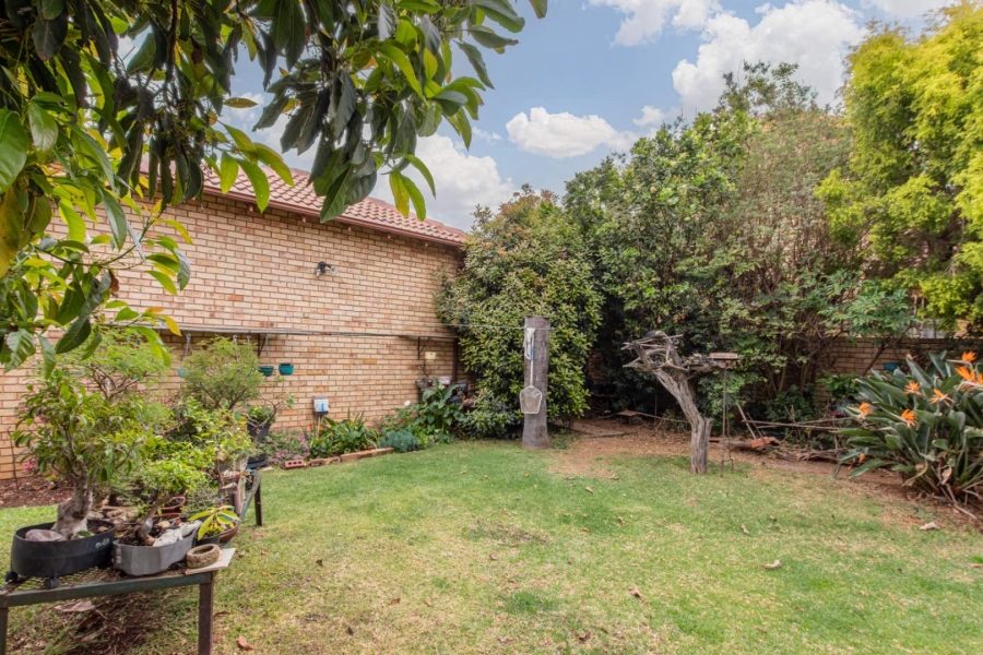 3 Bedroom Property for Sale in Wilgeheuwel Gauteng