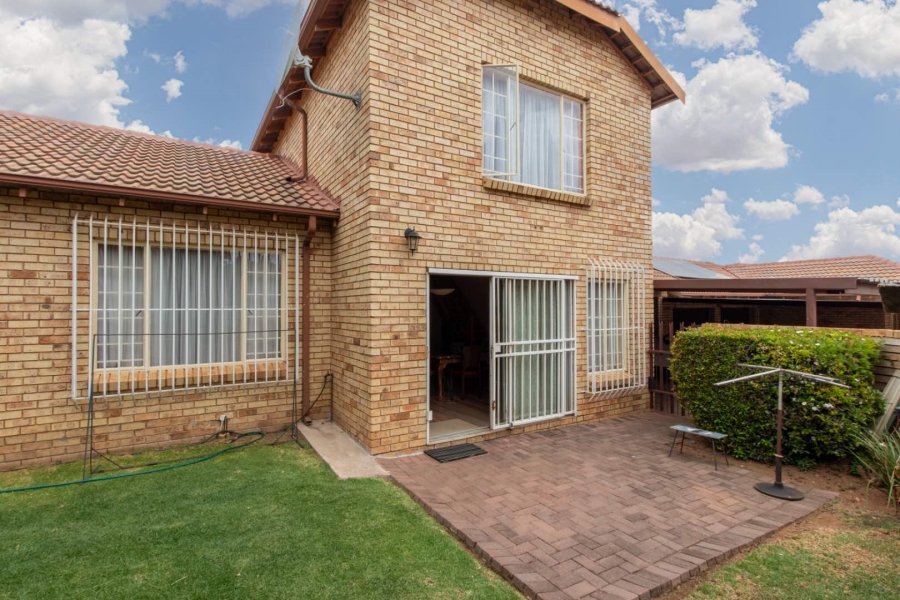 3 Bedroom Property for Sale in Wilgeheuwel Gauteng