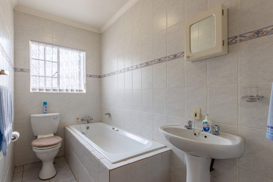 3 Bedroom Property for Sale in Wilgeheuwel Gauteng