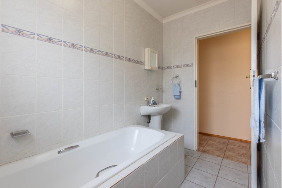 3 Bedroom Property for Sale in Wilgeheuwel Gauteng