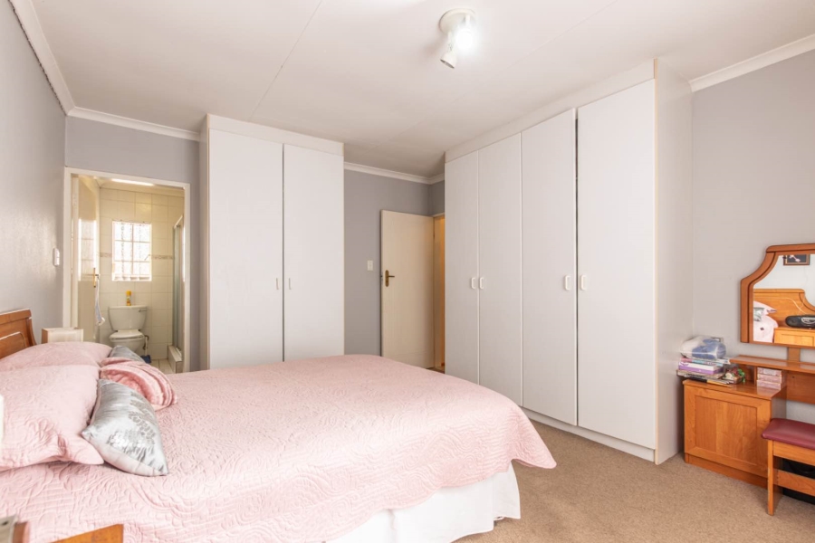 3 Bedroom Property for Sale in Wilgeheuwel Gauteng
