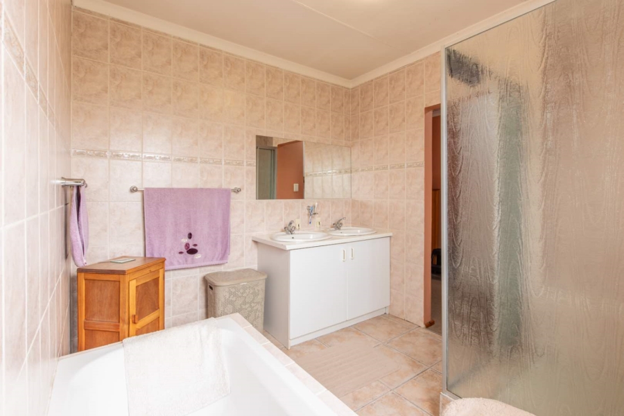 3 Bedroom Property for Sale in Wilgeheuwel Gauteng