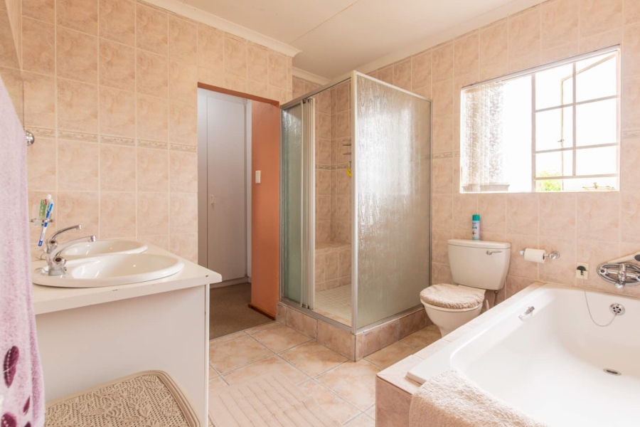 3 Bedroom Property for Sale in Wilgeheuwel Gauteng
