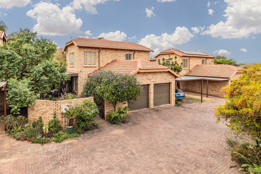 3 Bedroom Property for Sale in Wilgeheuwel Gauteng