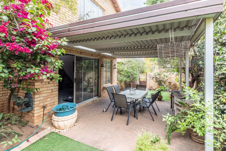 3 Bedroom Property for Sale in Wilgeheuwel Gauteng