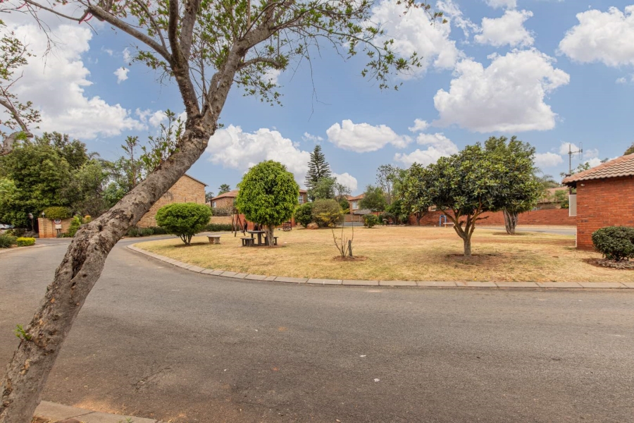 3 Bedroom Property for Sale in Wilgeheuwel Gauteng