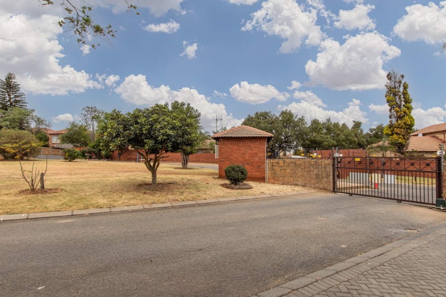 3 Bedroom Property for Sale in Wilgeheuwel Gauteng