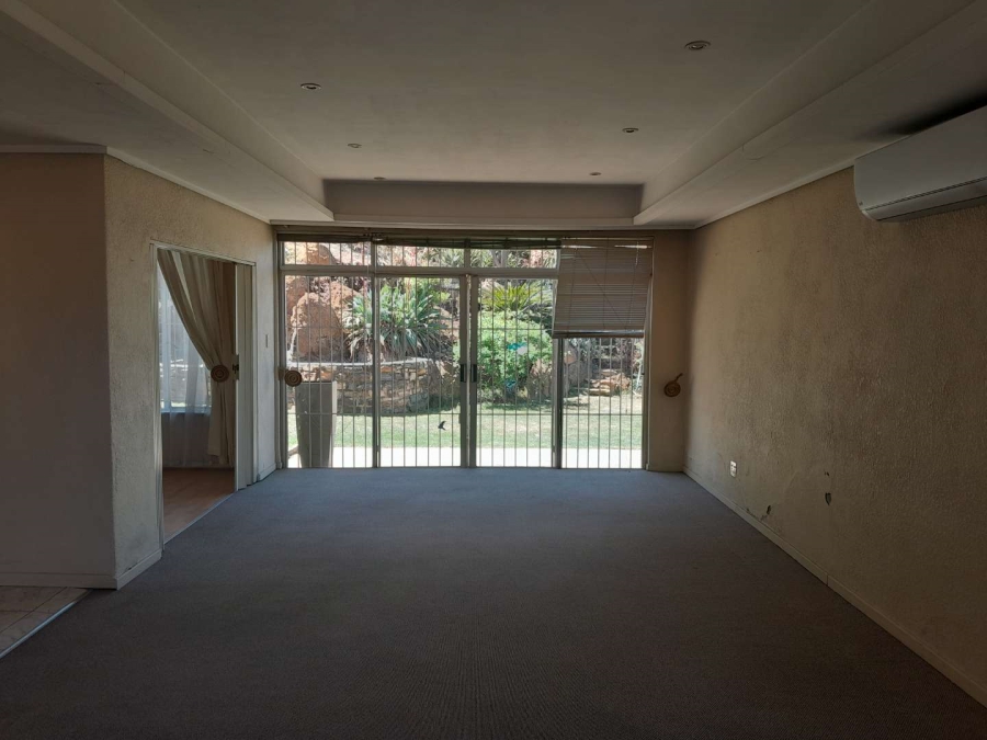 4 Bedroom Property for Sale in Linmeyer Gauteng